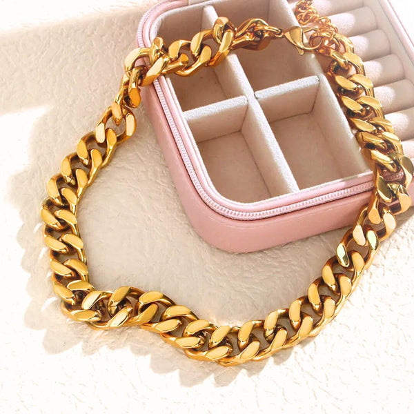 Chunky Cuban Link Chain Necklace Gold - VIRAGE London