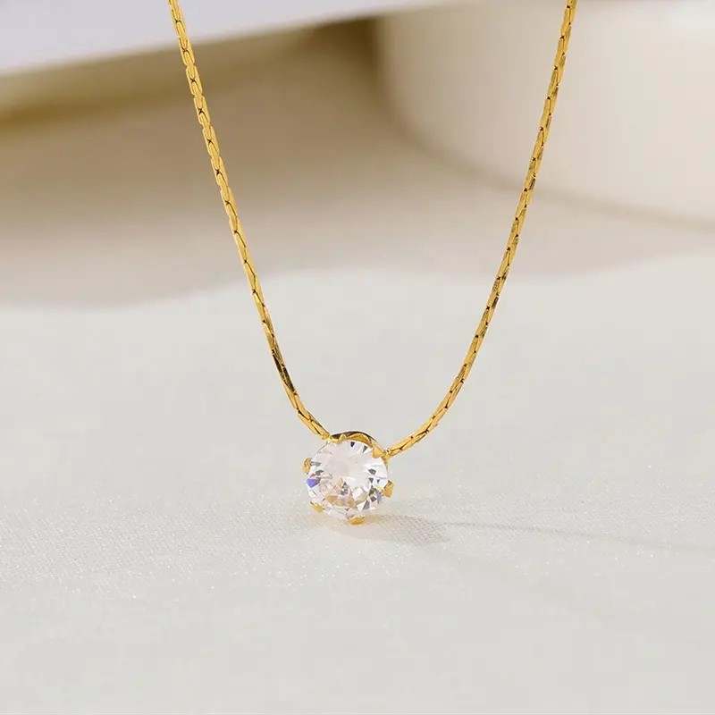 Dainty Sparkle Pendant Necklace Gold - VIRAGE London