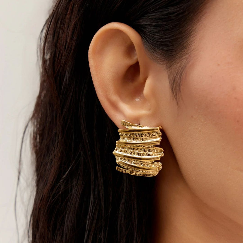 Gold Era Hammered Square Earrings - VIRAGE London
