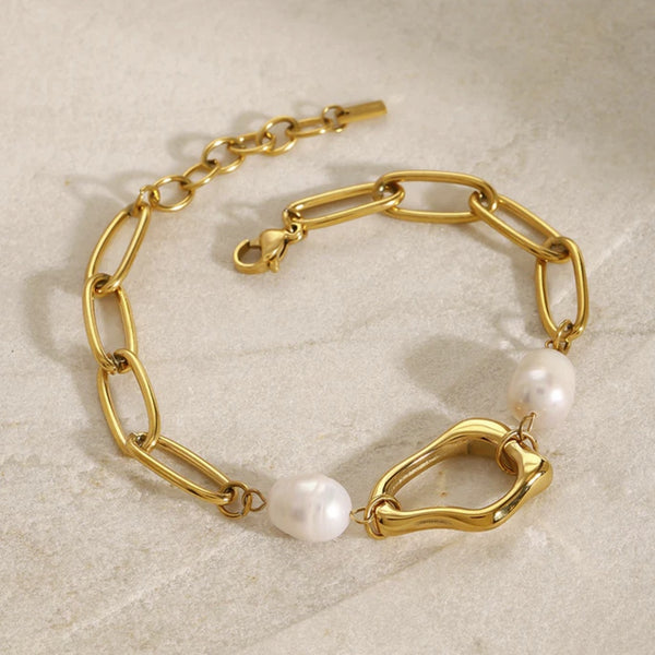 Molten Pearl & Paperclip Bracelet Gold - VIRAGE London