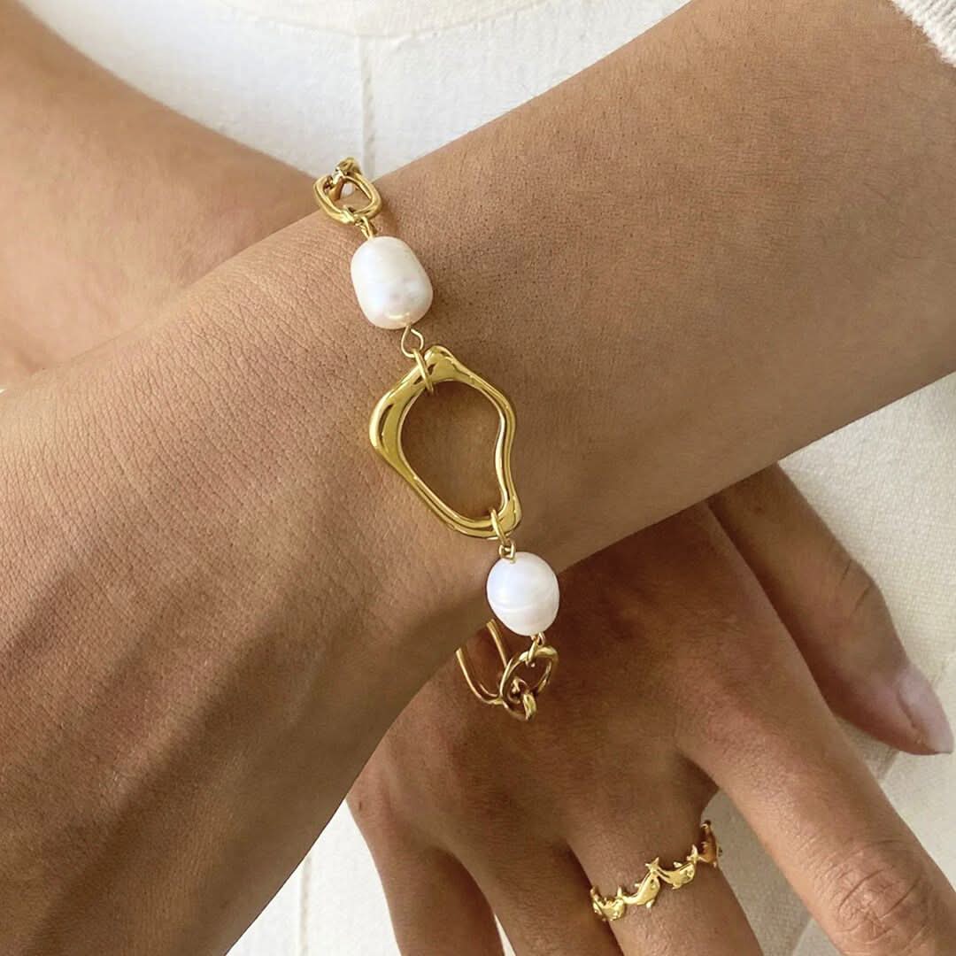 Women's Molten Pearl & Paperclip Bracelet Gold | VIRAGE London