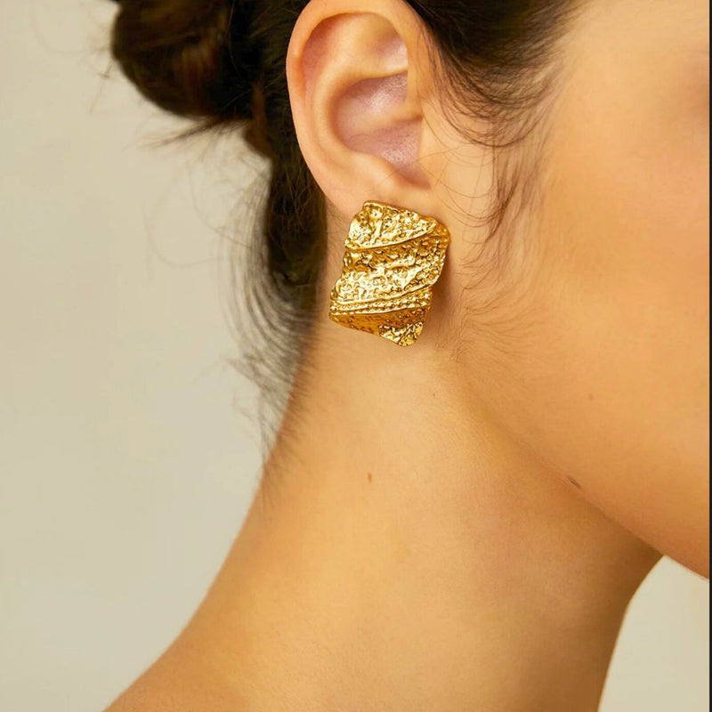 Vintage Hammered Square Earrings Gold - VIRAGE London