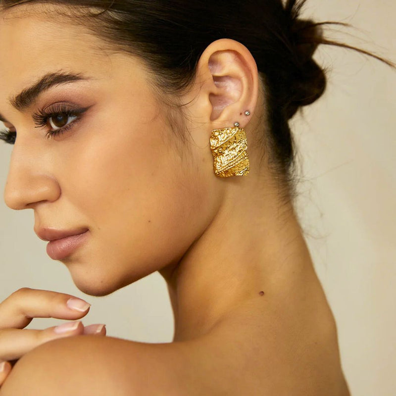 Vintage Hammered Square Earrings Gold - VIRAGE London